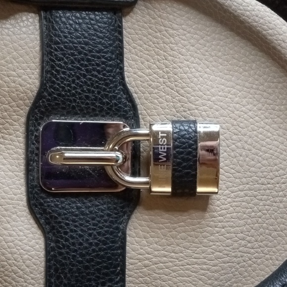 Nine West Dome. Bag, black and taupe, NWT, crossbody strap removable and handles - Picture 4 of 13